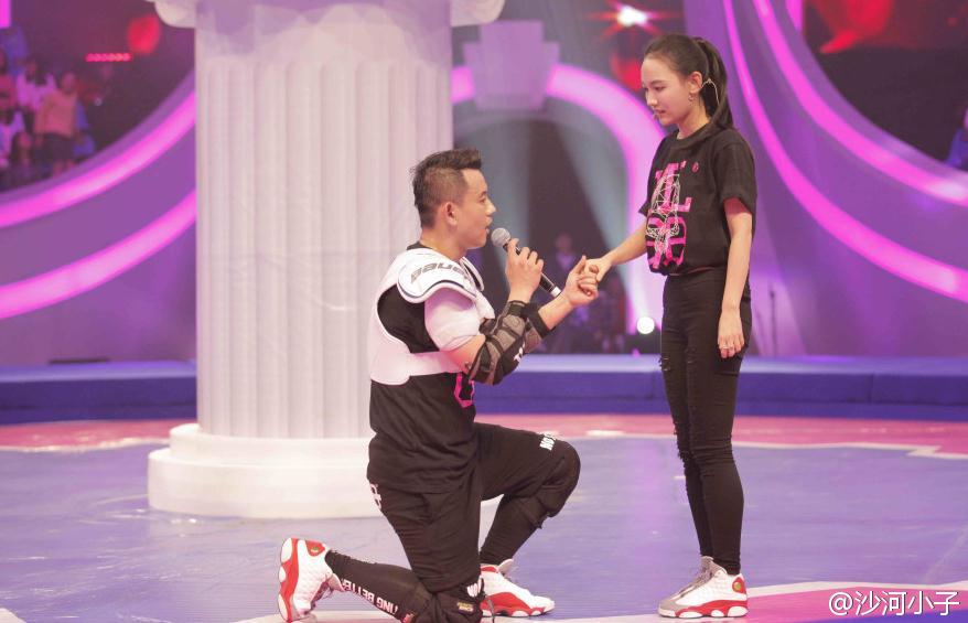 节目上李响孙骁骁求婚