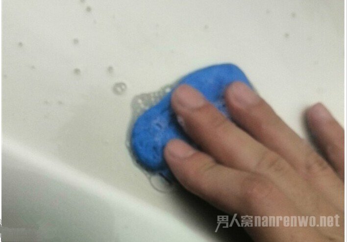 用布块擦洗