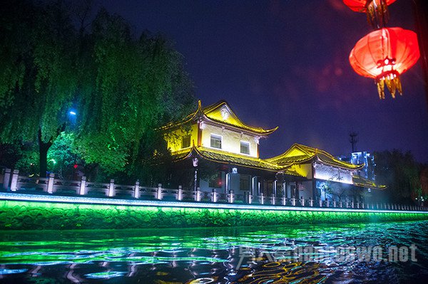 湖边夜景