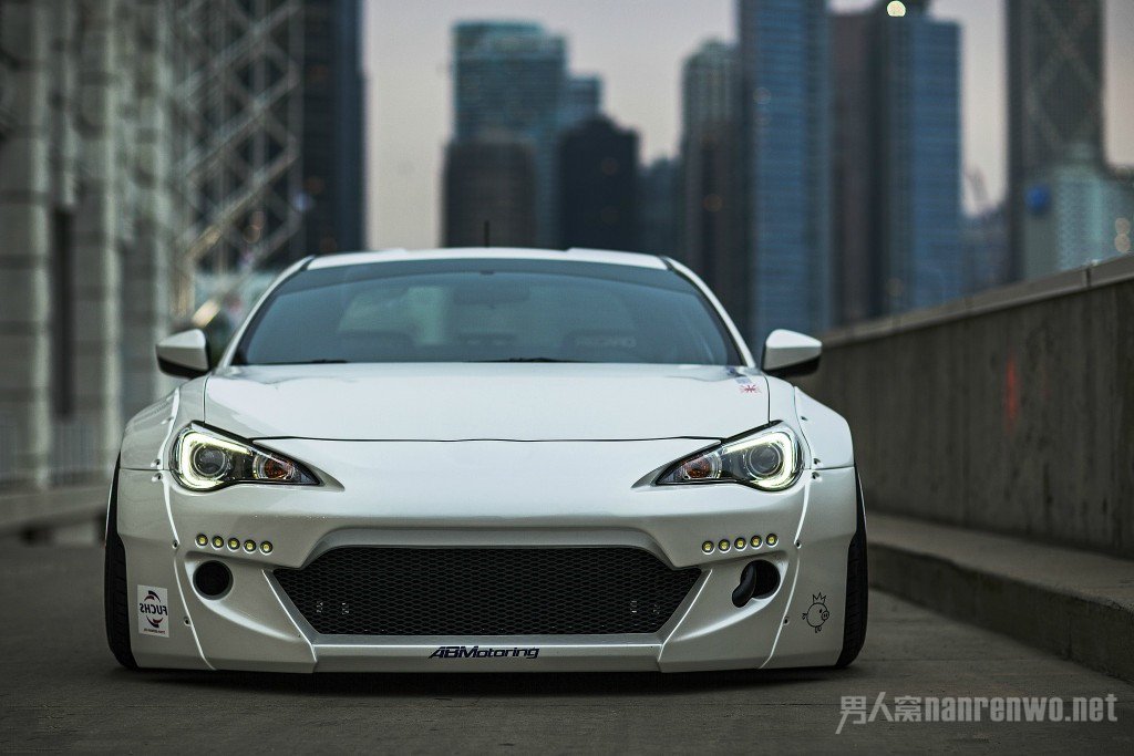 斯巴鲁BRZ Rocket Bunny宽体 一代产品的传承:斯巴鲁brz和丰田86