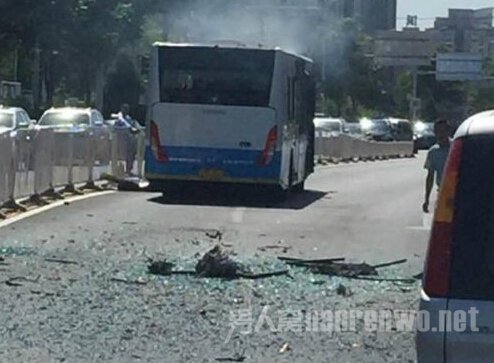 北京公交运行中空调爆炸