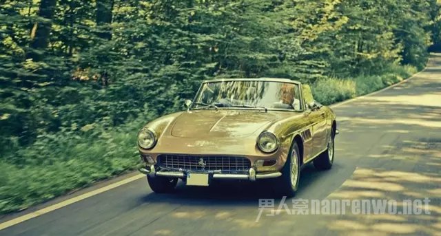 Gold Ferrari 275 GTS