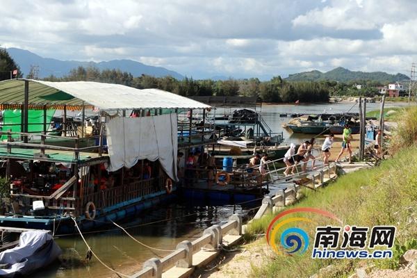 小文投诉事发陵水土福湾海滩旁的酒店，这里就是游客潜水的聚集地之一