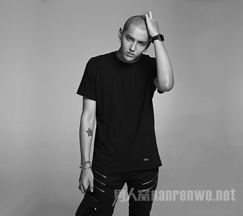 吴亦凡光头照