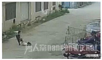 男子抢劫不成诅咒女孩