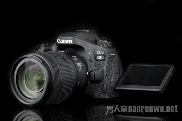 　　佳能EOS 80D具备足够专业的操控