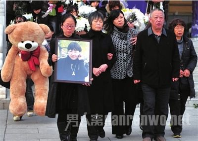 熊顿突然去世是因癌症