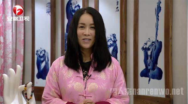那英向大家问好