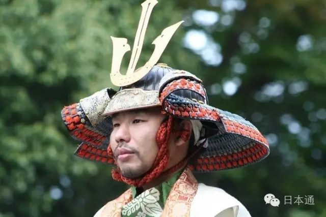 头盔