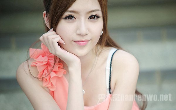 女性