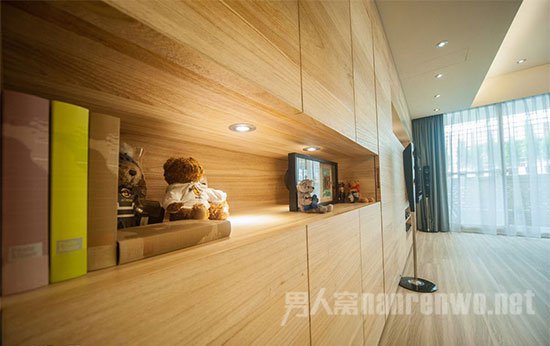整合客厅及餐厅墙面