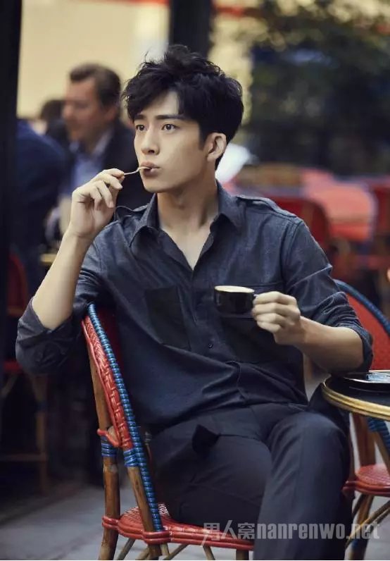 别舔勺子了，舔我可好