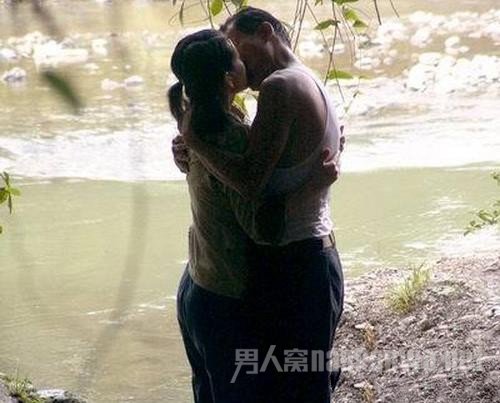 梁家辉秦海璐吻戏