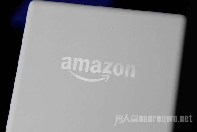 Kindle背后经典的亚马逊微笑Logo