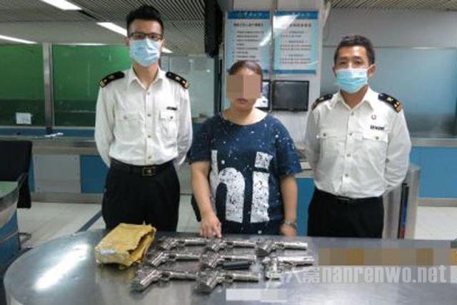 港籍妇女携8把枪“闯”深圳