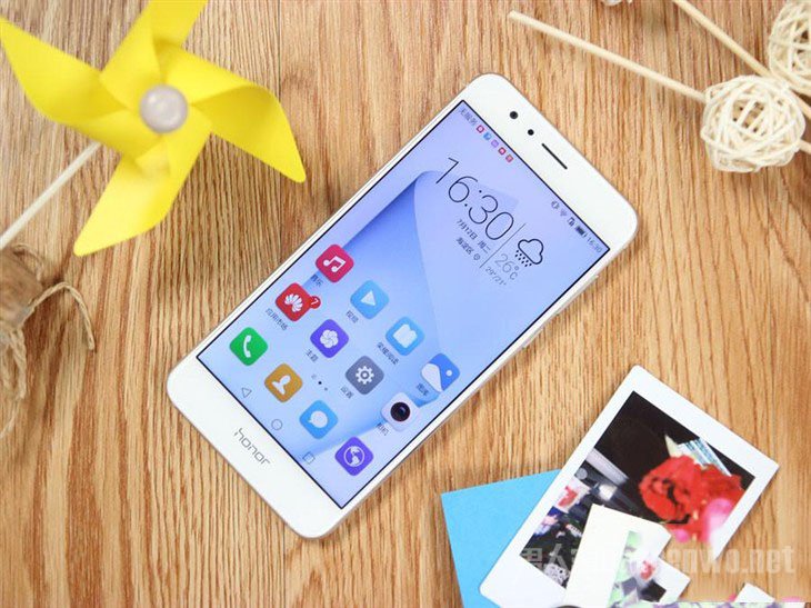 ҫ8 4+32GB ̳ ۼ2299Ԫ