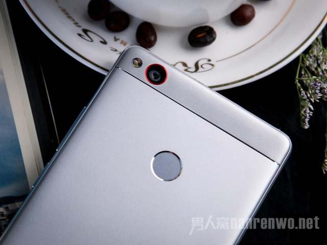 nubia Z11背面