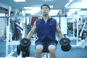 坐姿哑铃侧平举