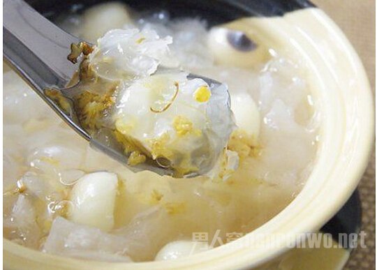 糖桂花莲子银耳汤