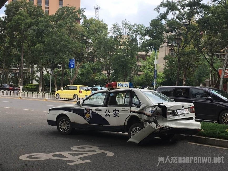 Ů˾�������Ϲ�����ײ����