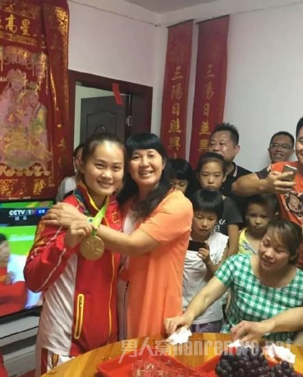邓薇与家人