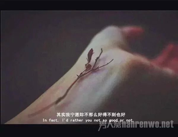 黰