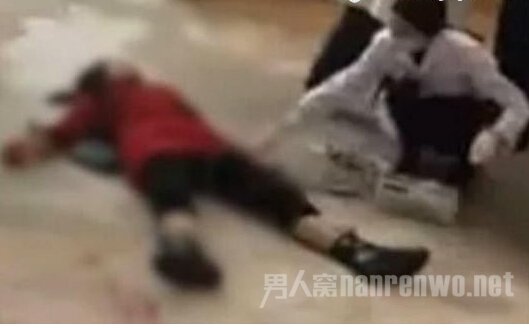 英国男子疑戴绿帽捅死中国妻子