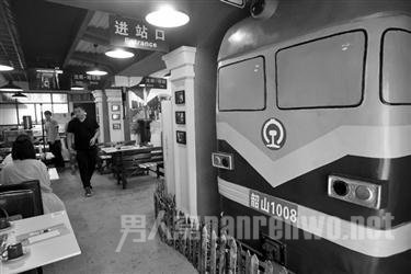 这里的装修风格和沈阳的老火车站十分相似