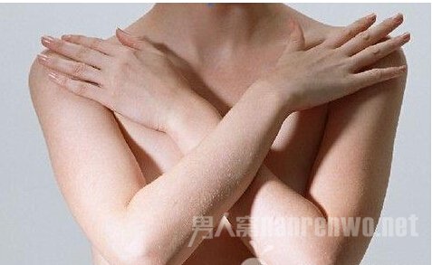 医院让女患者当众脱衣