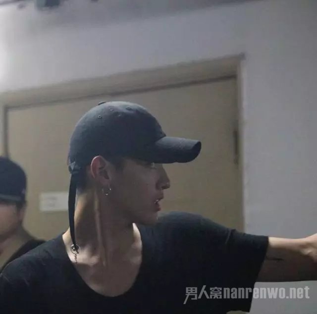 Long Strap Cap