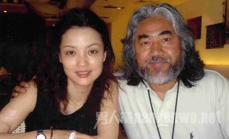 张纪中和老婆恩爱照