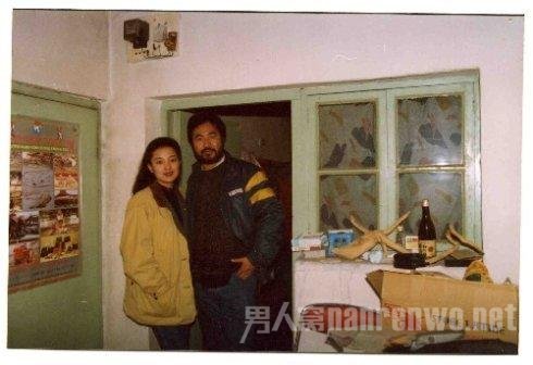 张纪中和老婆年轻旧照