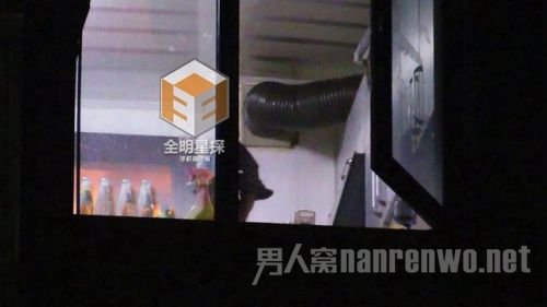 张纪中老婆和干儿子被拍