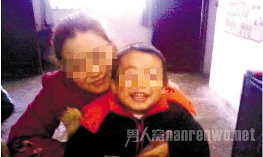 程女士生前和小孩开心玩耍