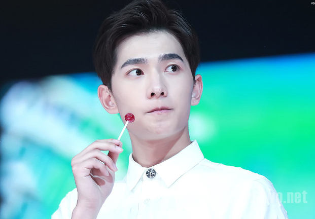杨洋近照