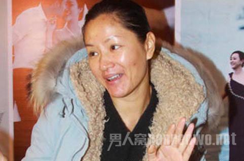 瞿颖侧面照