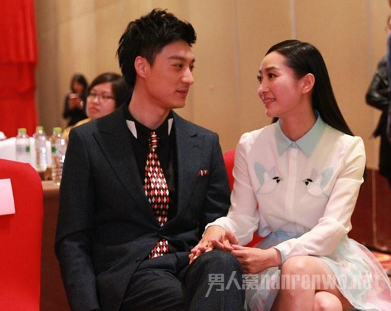 陶昕然夫妇很亲密