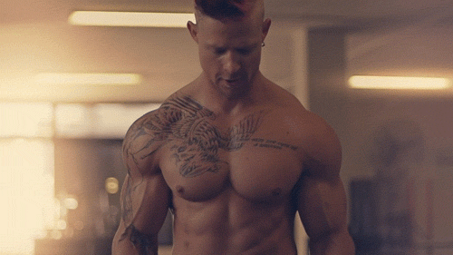 肌肉男