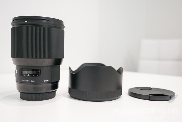 85mm F1.4ͷͬͷ˶ޱȣֱƲ˾֧Otus 85mm F1.4