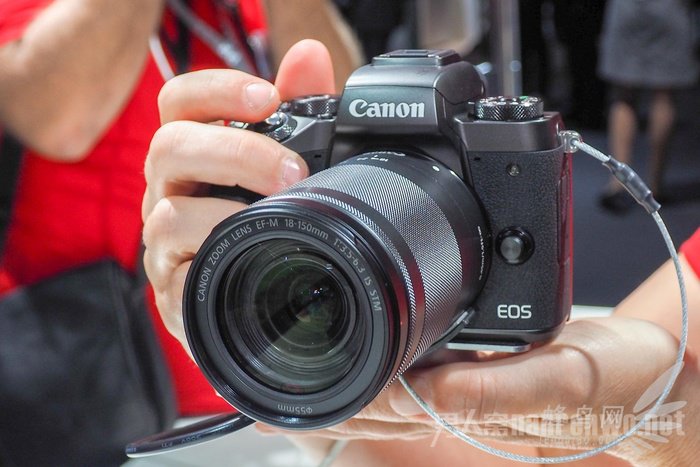 EOS M5