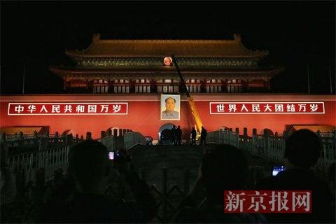 天安门城楼换毛主席画像