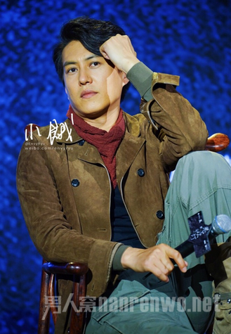 靳东很帅气