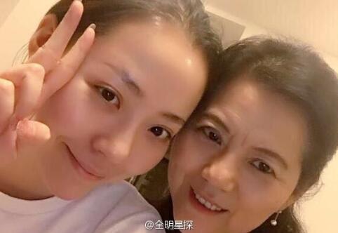 张靓颖与母亲张桂英