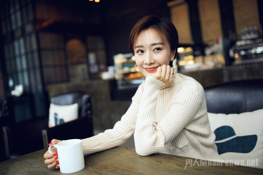 肖涵初秋裸妆写真大片 短发心爱诱人温暖新鲜:肖涵短发图片