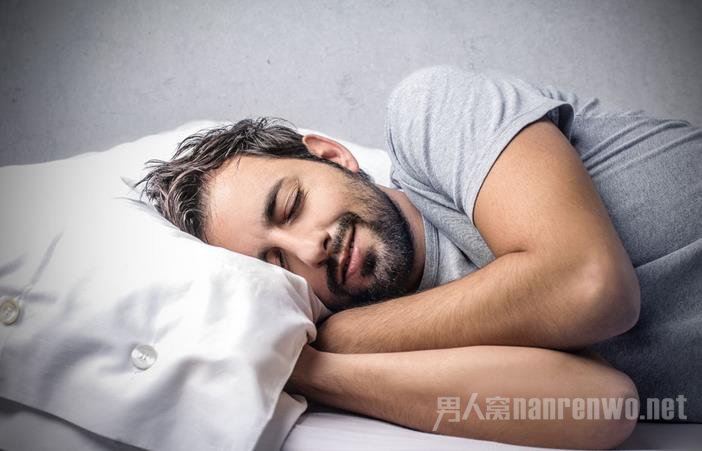 男人睡觉