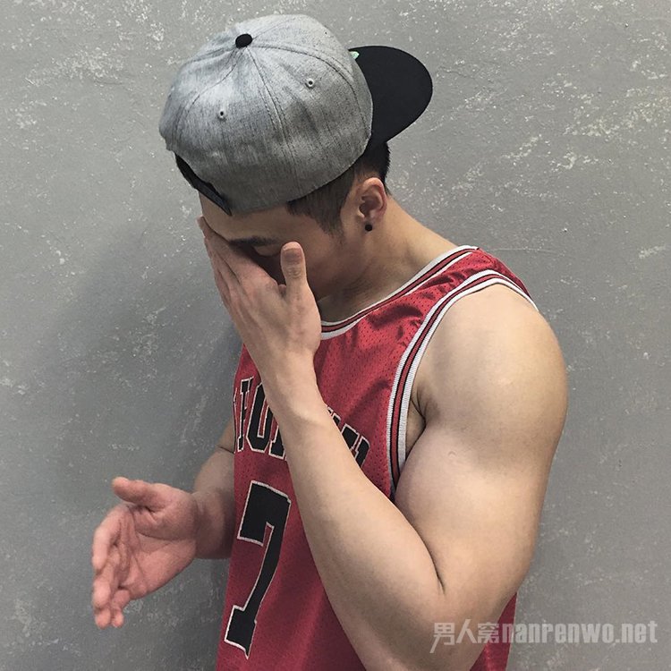 男人肌肉