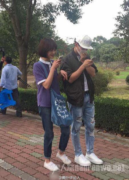 马天宇郑爽变身手机党