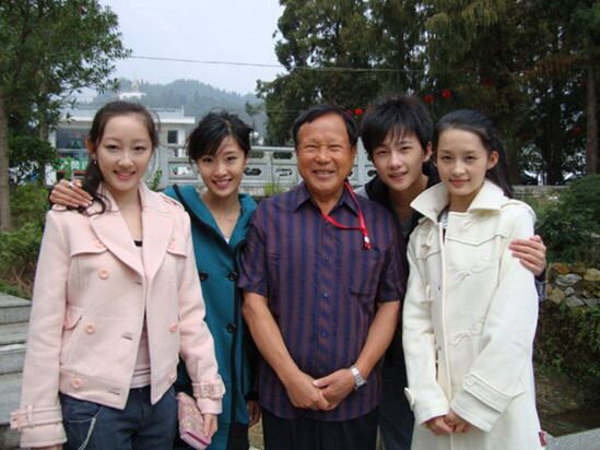 杨洋搂着李沁