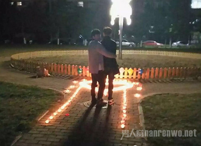同性大学生浪漫求婚