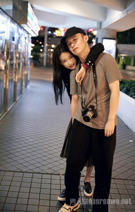 董子健甜蜜晒合照